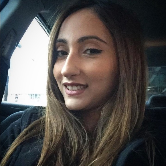 Meet your Posher, Despoina - Picture 1 of 1